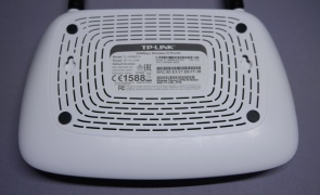 Router TL-WR841N Rear.jpg